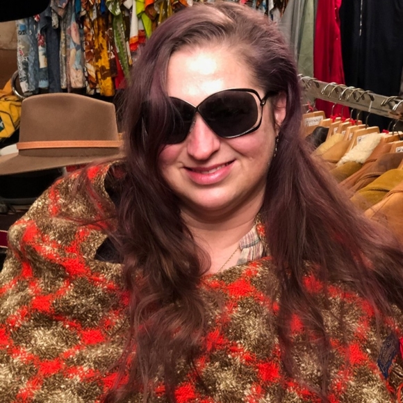 Meet your Posher, Michelle - Picture 3 of 4